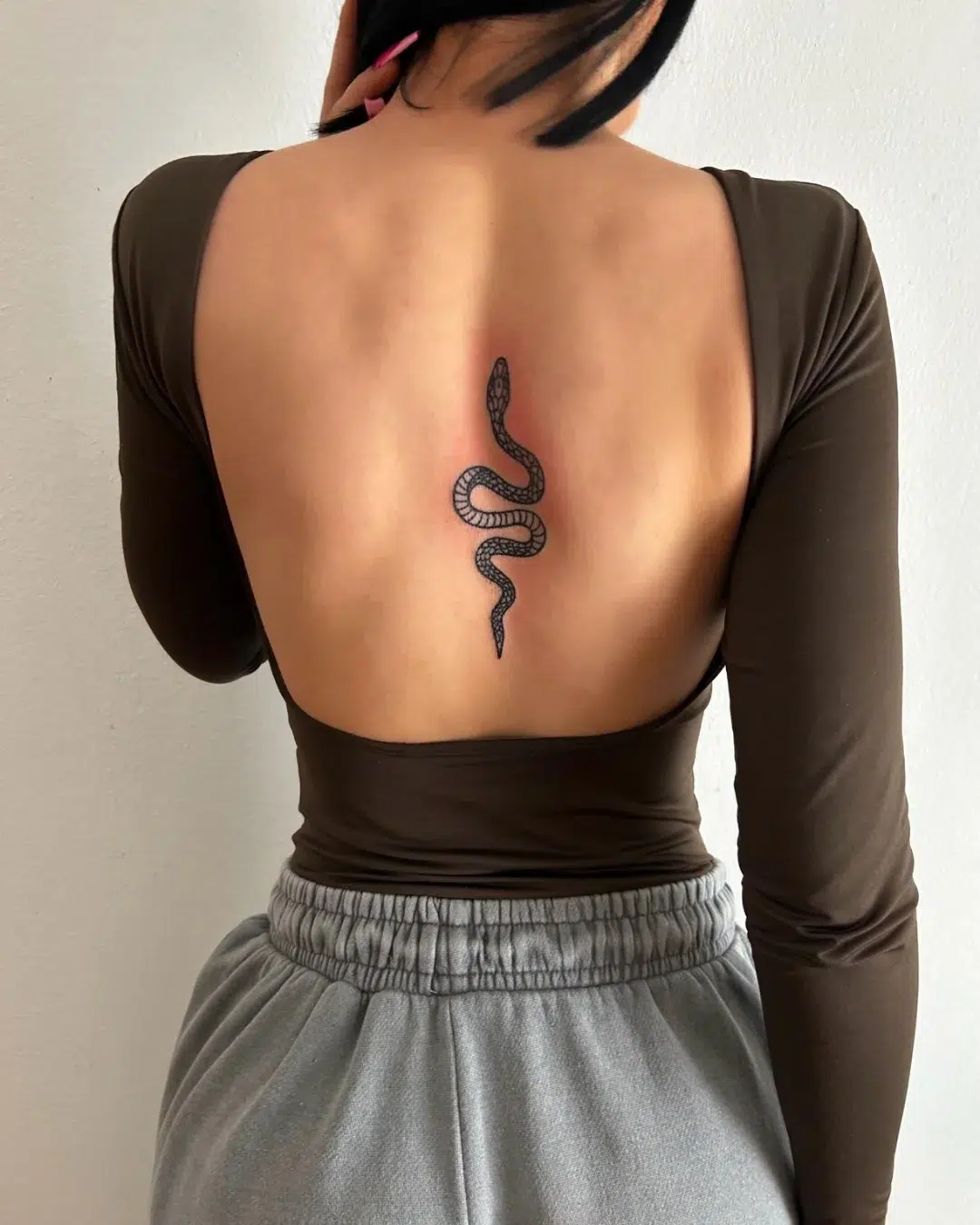 32. Backless Elegance: the Serpentine Twist